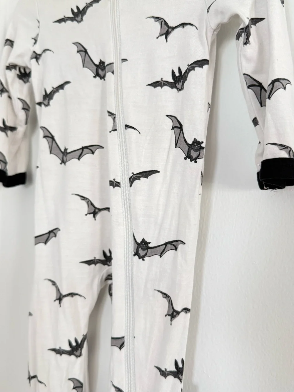 Kyte Baby Bamboo Romper Zip Bats Print on White Size 3-6m Halloween Fall